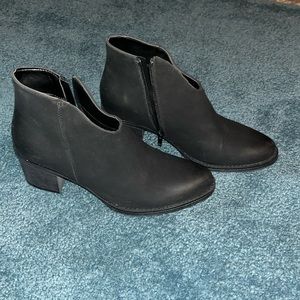 Ankle boots size 9, black